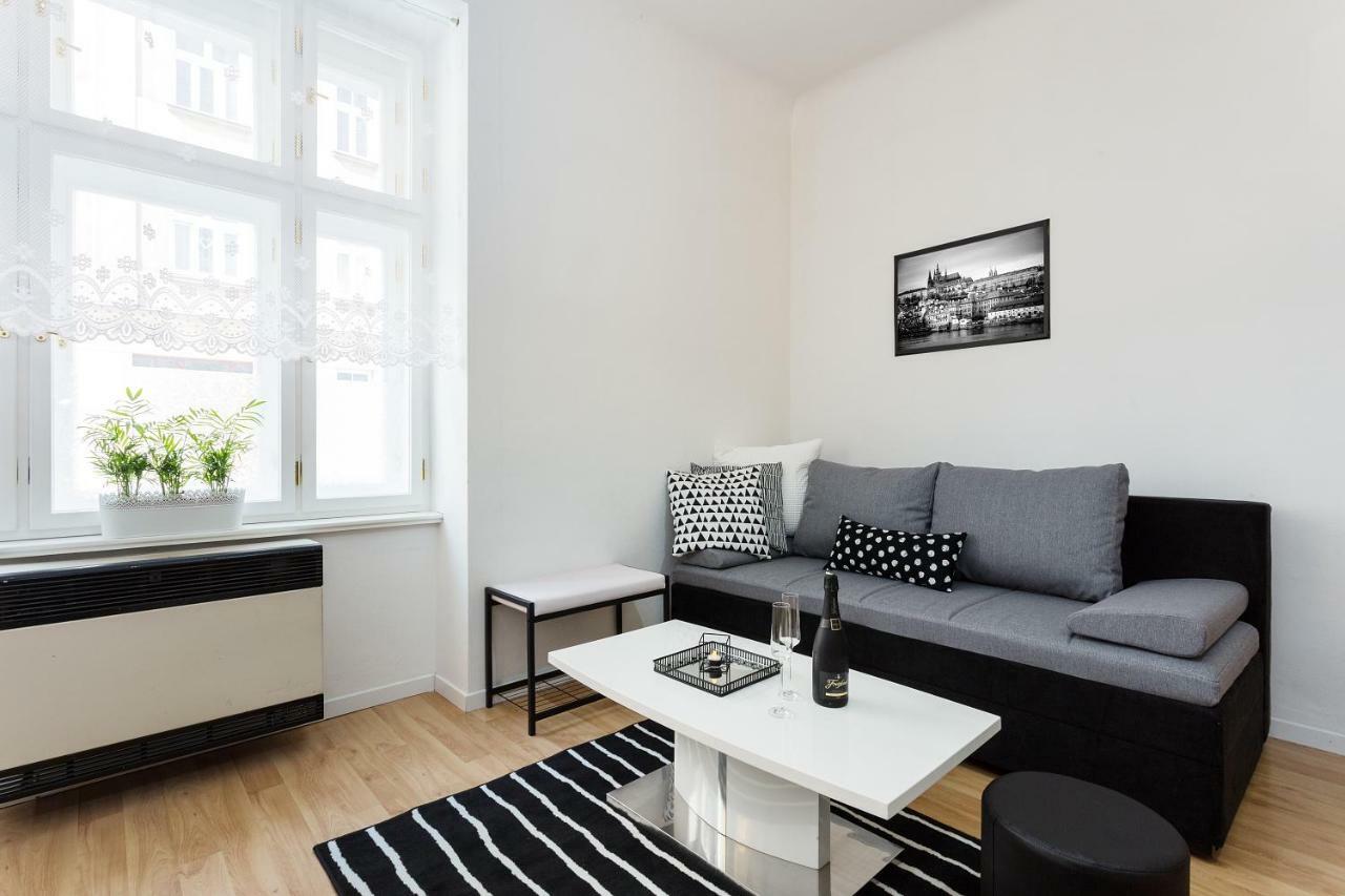 Stylish Apartment On Riverside Praga Esterno foto
