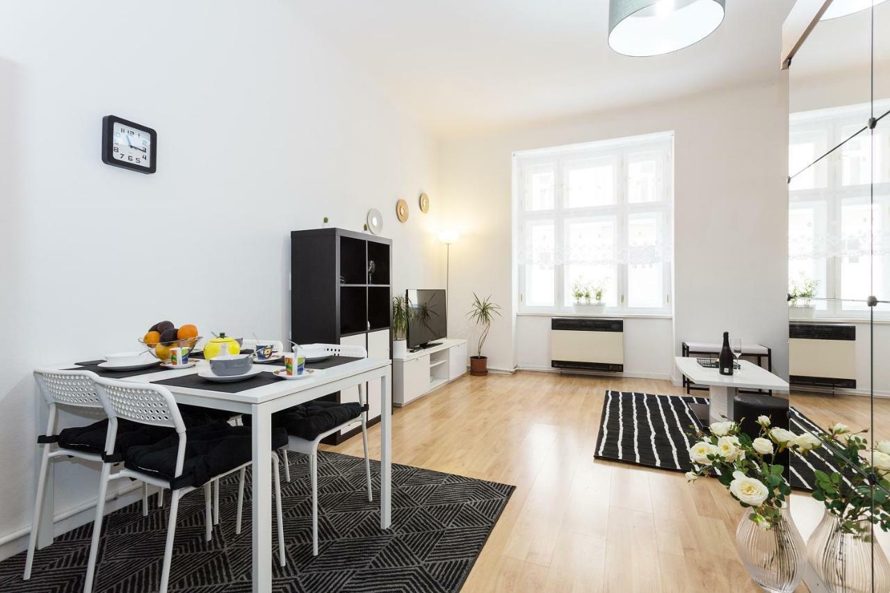 Stylish Apartment On Riverside Praga Esterno foto
