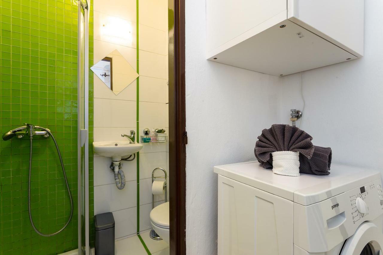 Stylish Apartment On Riverside Praga Esterno foto