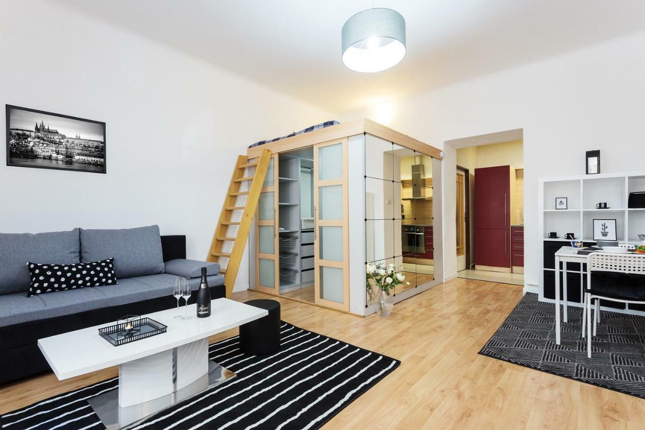 Stylish Apartment On Riverside Praga Esterno foto